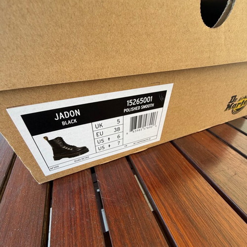 Jadon Dr. Martens boots size 38 like new, black unisex