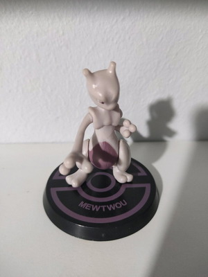 Mewtwo figure 6-7cm like new