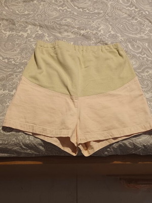 Former Paris maternity shorts, beige and pink