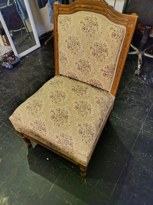 Πολυθρόνα μεταχειρισμένη 50μ*50β*40υ με δυνατότητα μεταφοράς