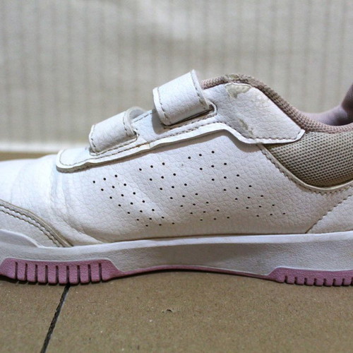 Girls' Adidas athletic shoes used, size 35, white