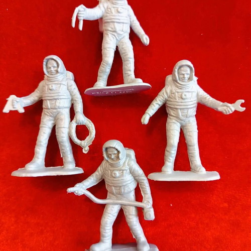 Astronaut figures set of 13 detailed miniatures, new
