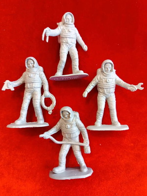 Astronaut figures set of 13 detailed miniatures, new