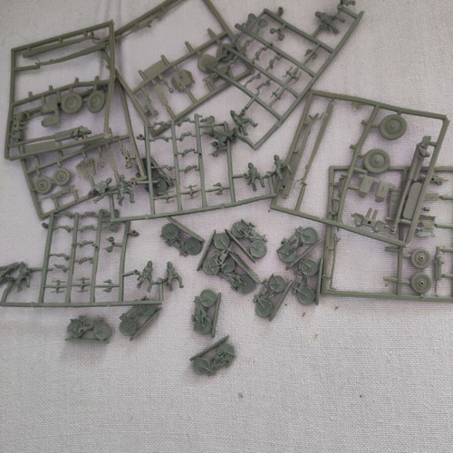 Modeling figures with bicycles, horses, soldiers, weapons and civilians, scale 1/72