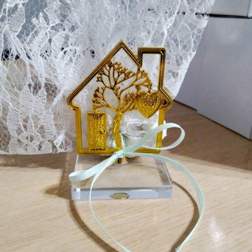 Bombonieres new, pack of 37, metal houses with plexiglass base