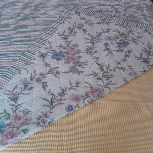 Double-sided quilt used in excellent condition