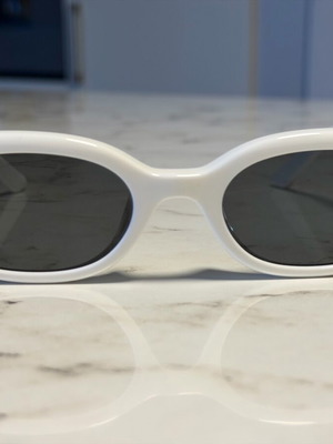 Ray-Ban sunglasses white frames like new