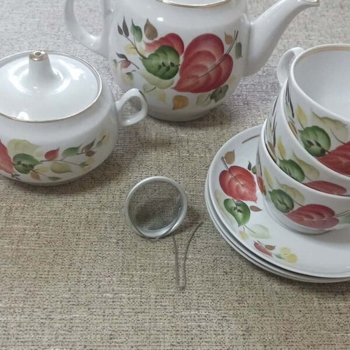 Porcelain tea set for 3 people with teapot, floral design