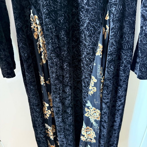 Nidodileda dress like new, black with gold details