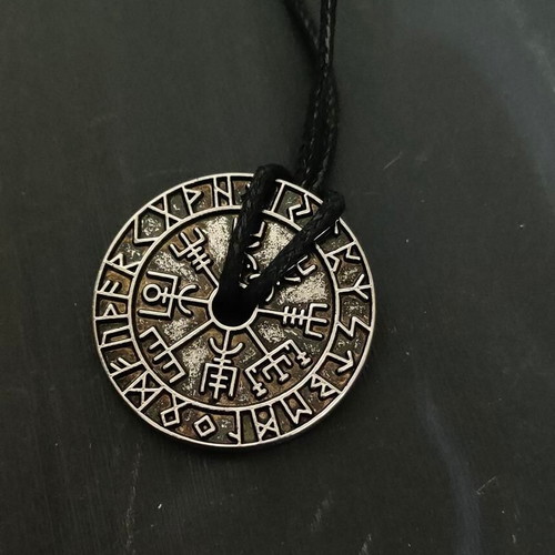 Vegvisir pendant with Scandinavian runes like new