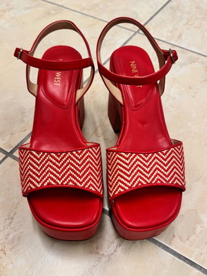 Nine West red platforms like new