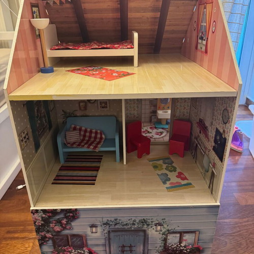 Amanda & Family Dollhouse like new, wooden with wheels by Imaginarium