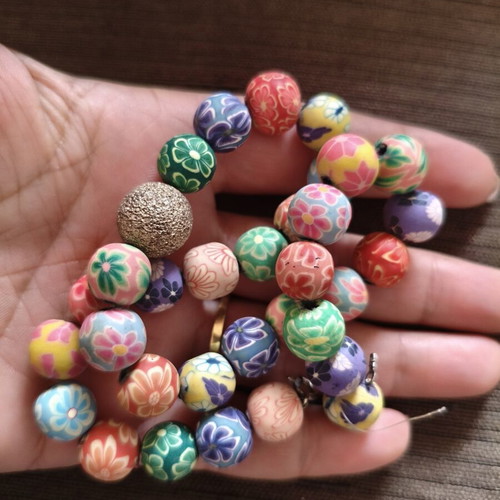 Jewelry Making Materials Set like new, beads and charms