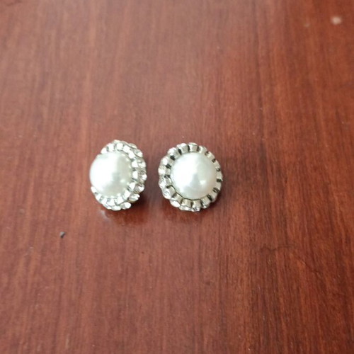 Clip earrings like new