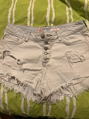 BSB shorts with distressed details