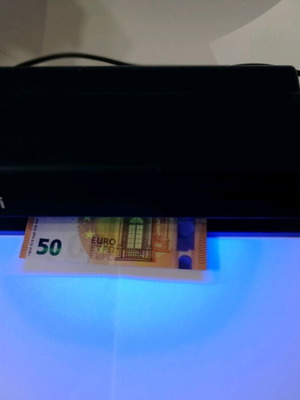 Counterfeit Banknote Detector like new