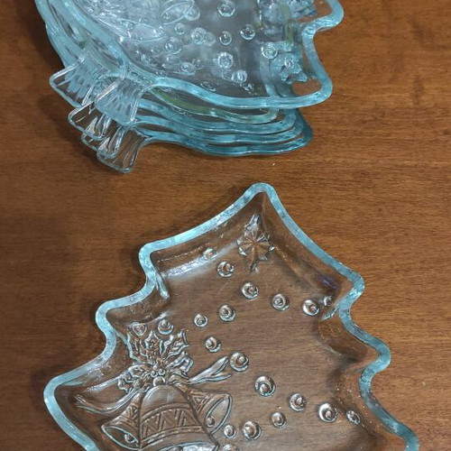 Cake plates like new, set of 6 Christmas tree shaped