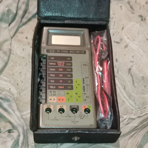 Digital multimeter from the 90s, used and fully functional