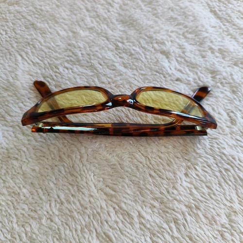 Vintage sunglasses like new with tiger frame and yellow lenses