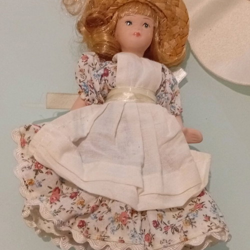 Porcelain doll DeAgostini new with handmade straw hat 15cm