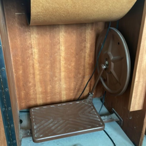 Singer electric sewing machine used, with cabinet