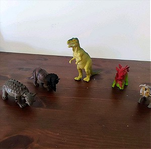 παιχνίδια φιγούρες δεινόσαυροι
