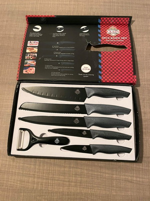 Queen knife set like new