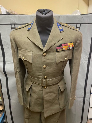 Military winter uniform no8 for signal colonel like new