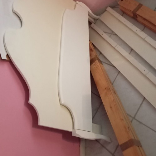 Bedroom furniture set of 5 pieces like new with free mattress