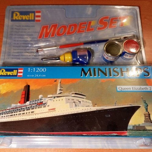 Revell model ship set with 4 ships and painting accessories