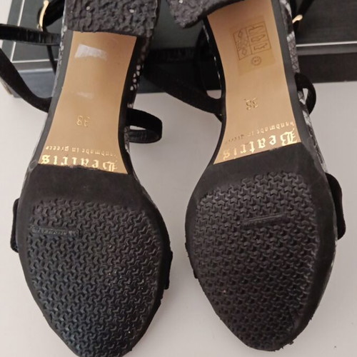 Beatris sandals new, size 38, black and white