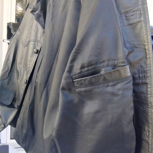 Leather men's jacket size medium like new, black
