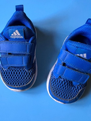 Бебешки спортни обувки Adidas употребявани, номер 20