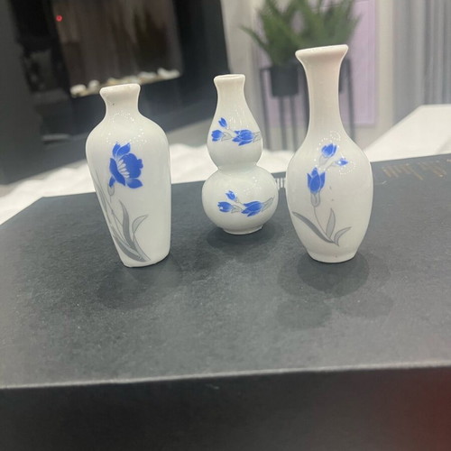 Miniature ceramic set of three vases like new