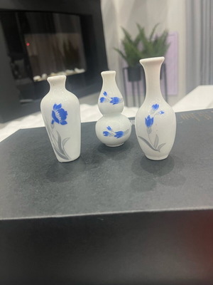Miniature ceramic set of three vases like new