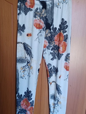 Yelete colorful and eccentric sports leggings like new, black and white