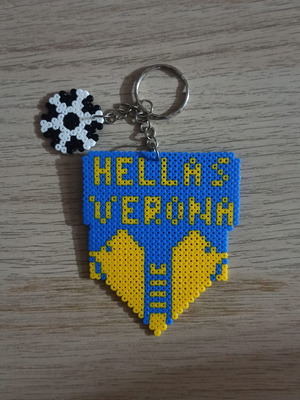 Hellas Verona μπρελόκ καινούργιο με αυτοκόλλητο διπλής όψης