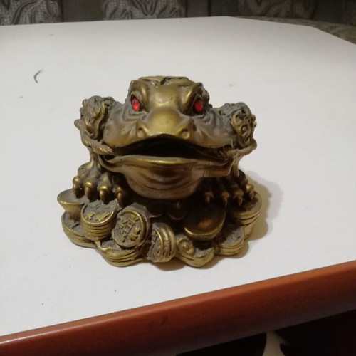 Plaster frog used decorative figurine