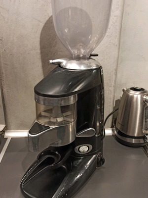 Μύλος Compak K10 μεταχειρισμένος με κωνικά μαχαίρια