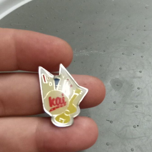 Metal pin from 'Και' club magazine used, collectible 90s