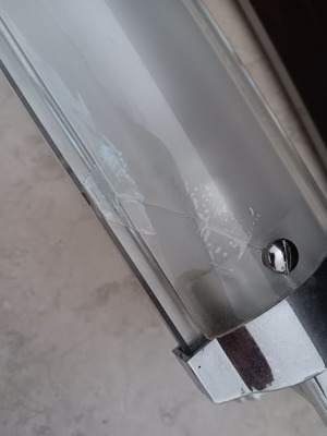 Bathroom light used with one defect