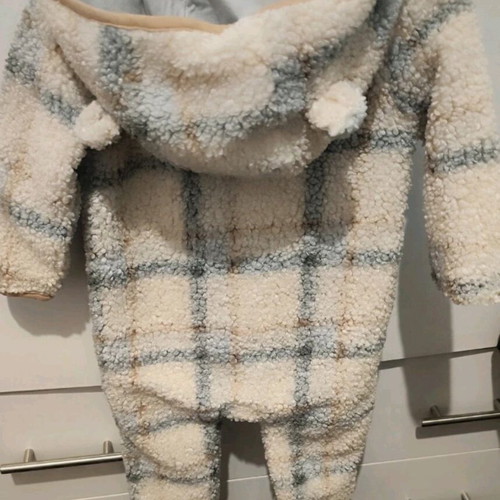 Baby romper like new, size 80 with comfortable fit