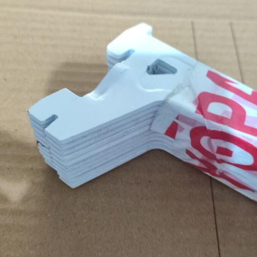 Metal shelf brackets 32cm white, pack of 10, used