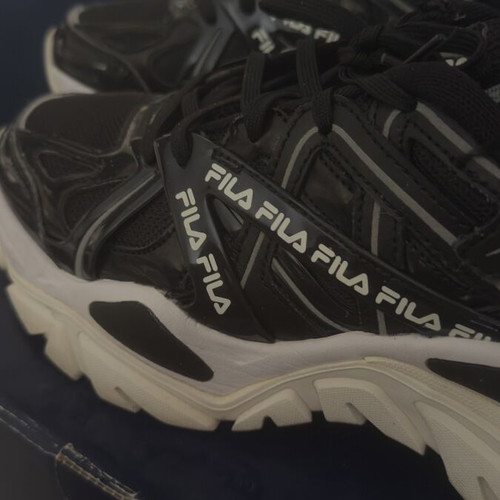 Fila Electrove 2 women's athletic shoes like new, size 39, black and white