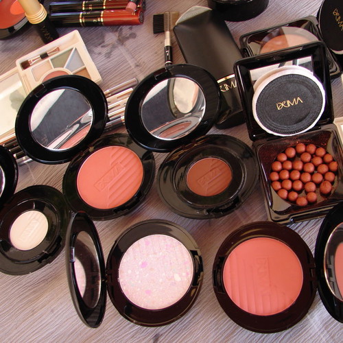 Cosmetics new, pack of 100 pieces