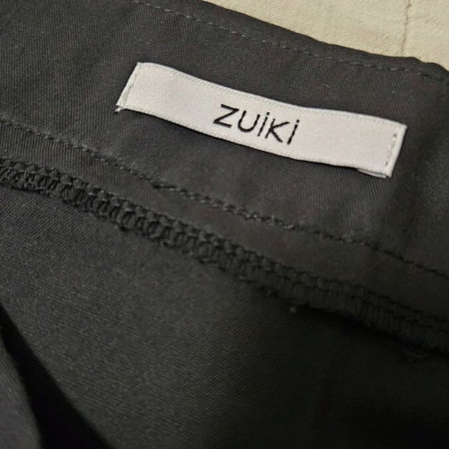 Zuiki mini skirt Medium black with pleats like new
