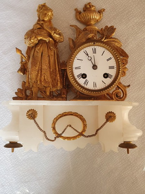 Mantel-initiales au dos V.R clock used, white marble 19th century