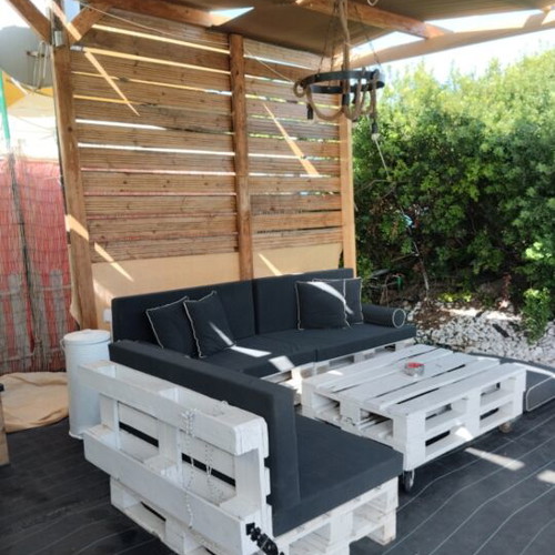 Handmade corner garden sofa from Euro pallets like new with table