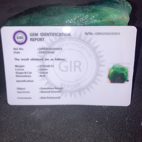 Uncut emerald 1129.00 carats with certificate