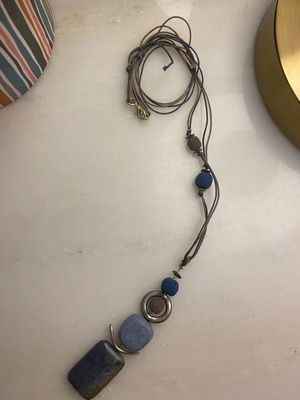 Long necklace with various stones new, blue